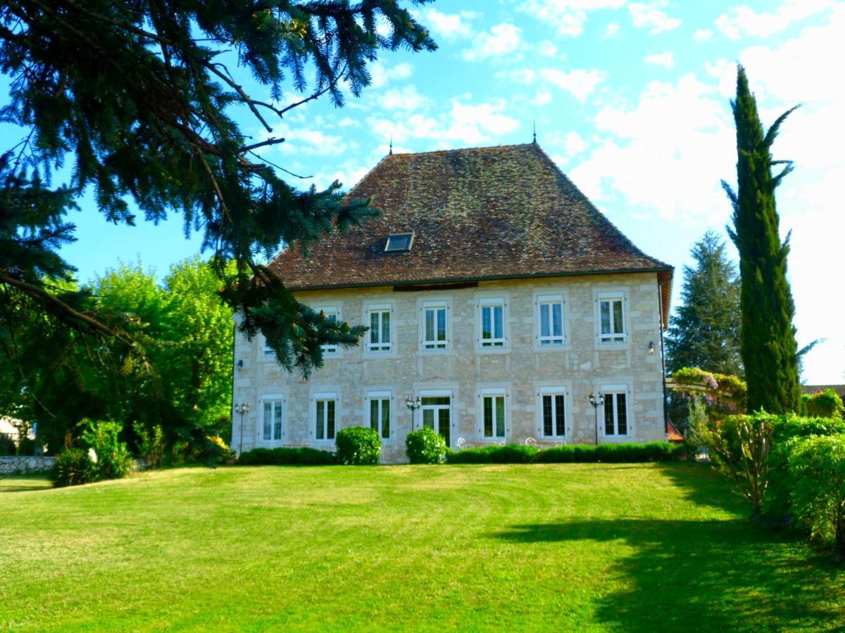 Domaine Du Manoir Bed & Breakfast Les Avenieres Exterior photo