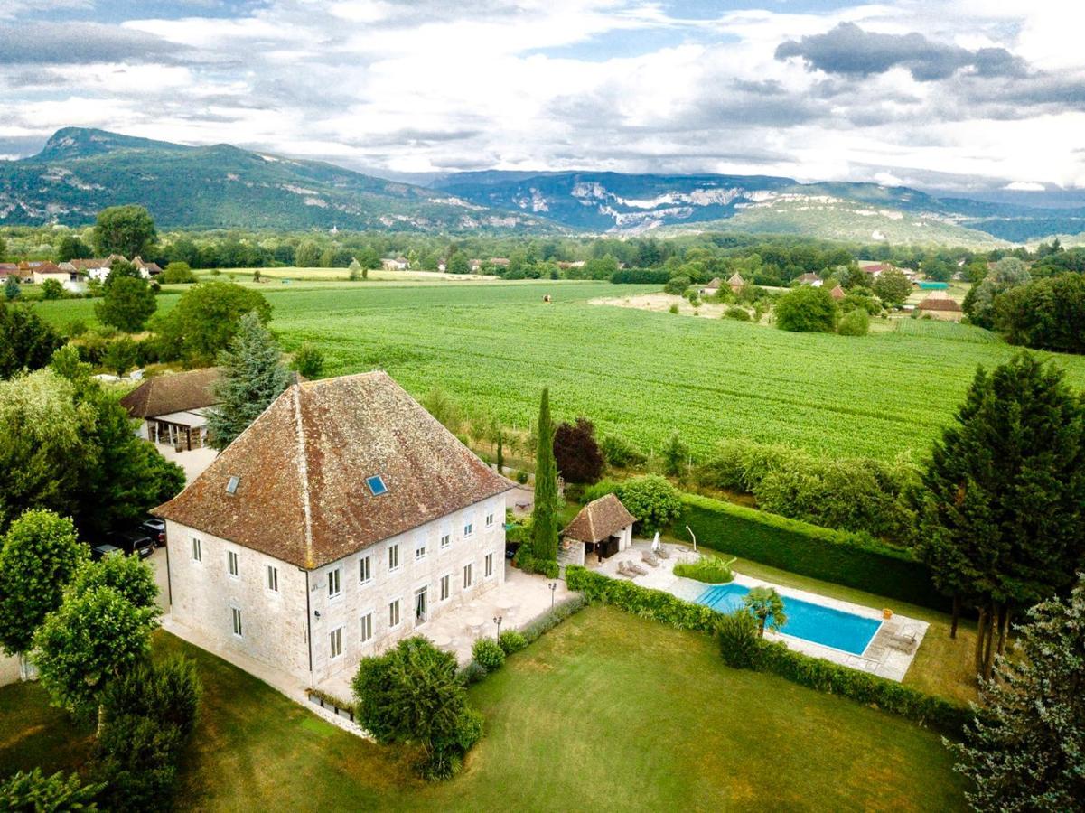 Domaine Du Manoir Bed & Breakfast Les Avenieres Exterior photo