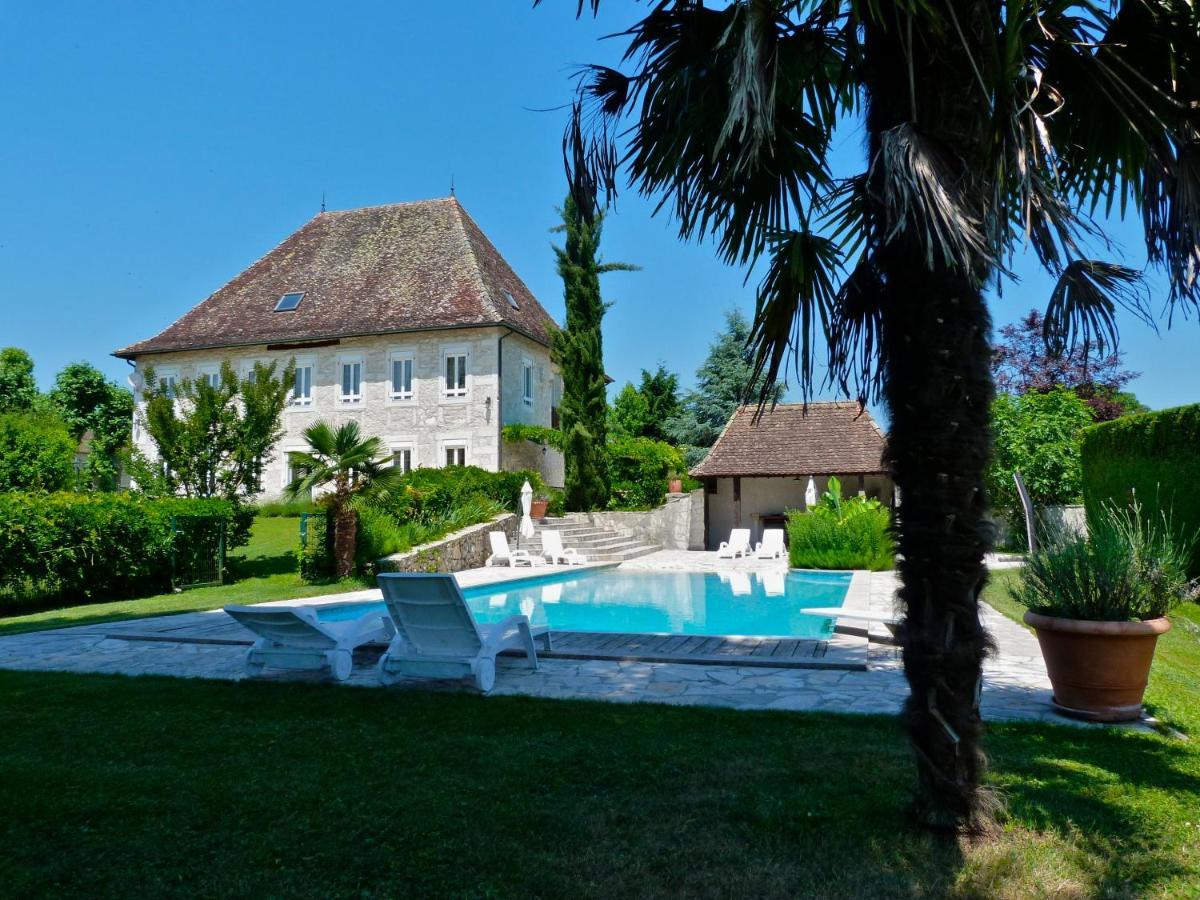 Domaine Du Manoir Bed & Breakfast Les Avenieres Exterior photo