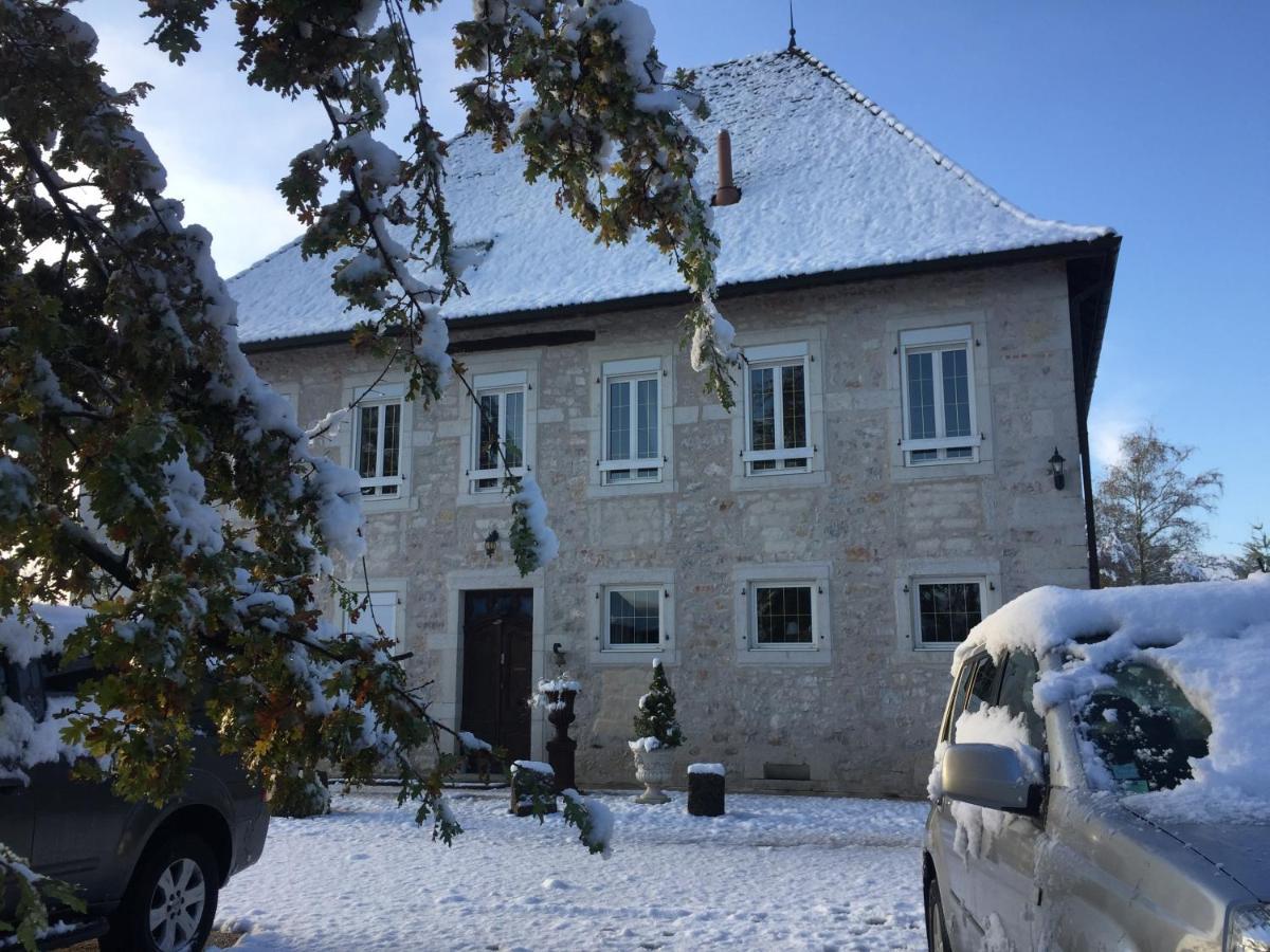 Domaine Du Manoir Bed & Breakfast Les Avenieres Exterior photo