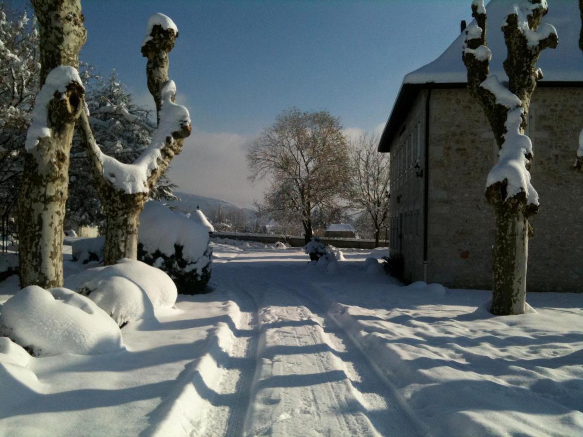 Domaine Du Manoir Bed & Breakfast Les Avenieres Exterior photo