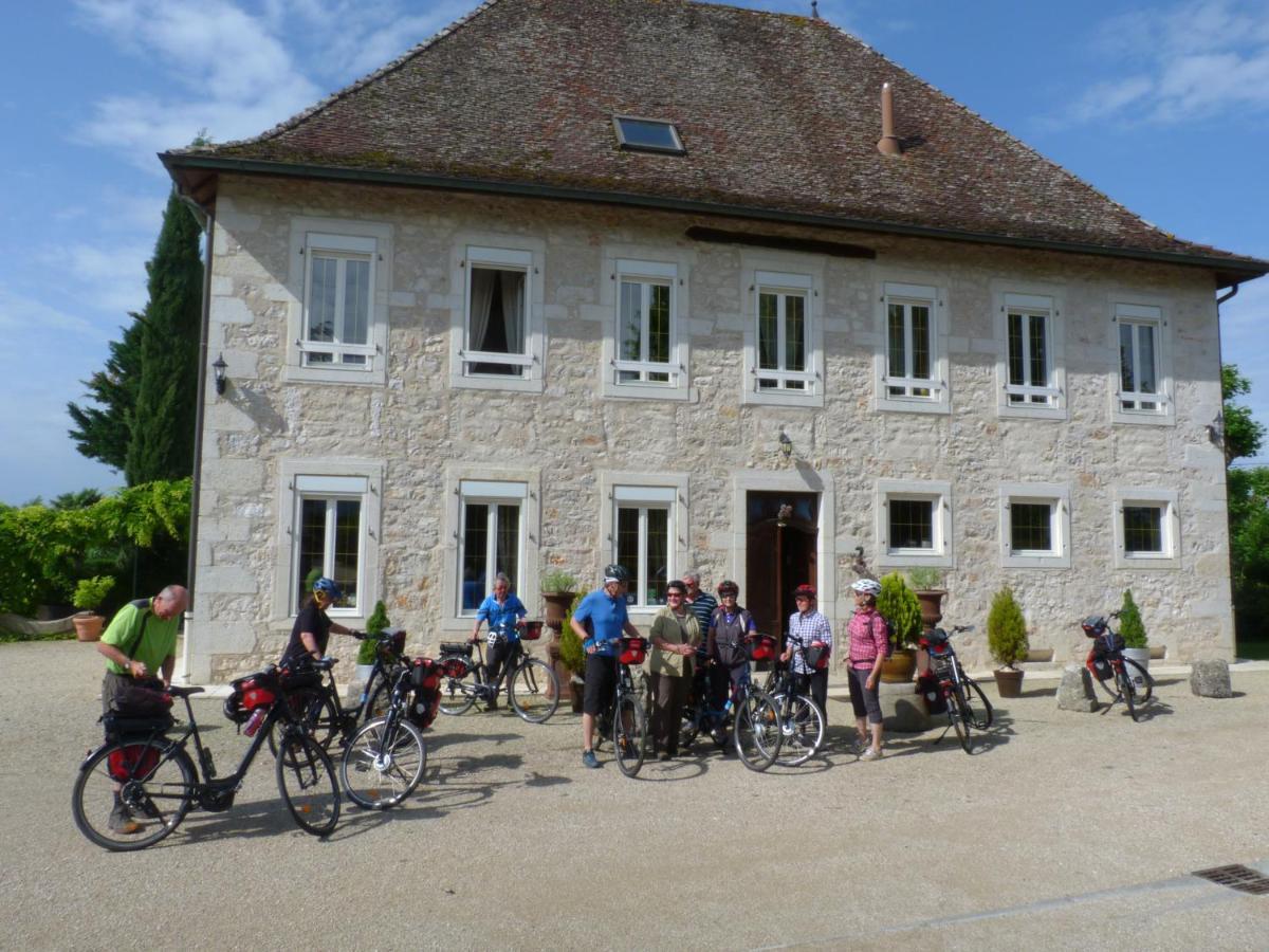 Domaine Du Manoir Bed & Breakfast Les Avenieres Exterior photo