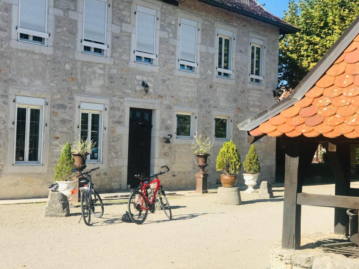 Domaine Du Manoir Bed & Breakfast Les Avenieres Exterior photo