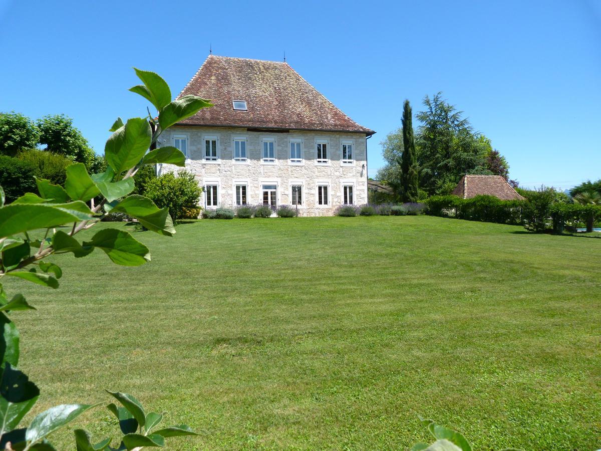 Domaine Du Manoir Bed & Breakfast Les Avenieres Exterior photo